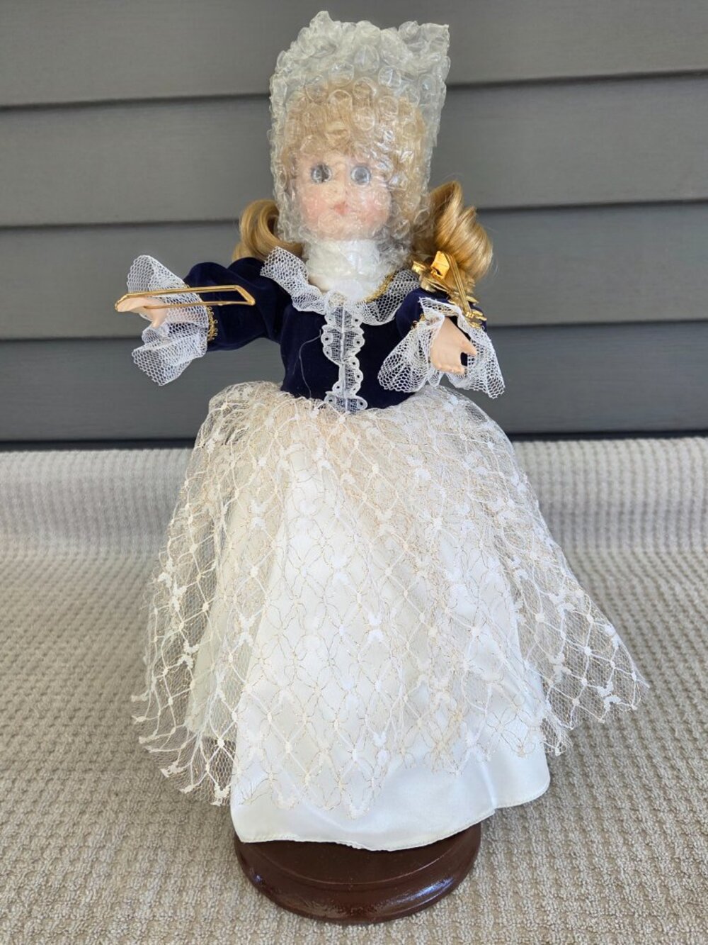 Musical Automation Doll Wind Up Head Arms Move Plays Violin "It's a Small World"